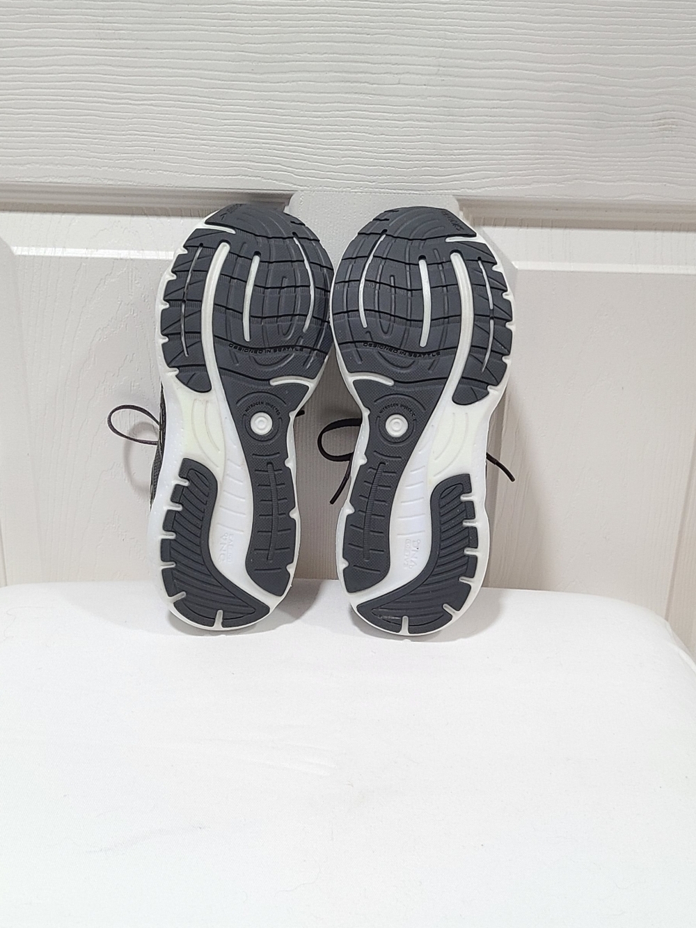 Brooks Glycerin 20 Women's Black Running Shoes with Neon Yellow Accent Size 7 - Picture 11 of 16
